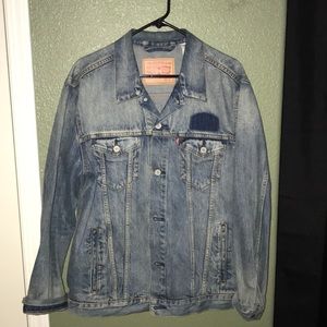 LEVI’s (XL) PATCH SHADOW Trucker Jacket